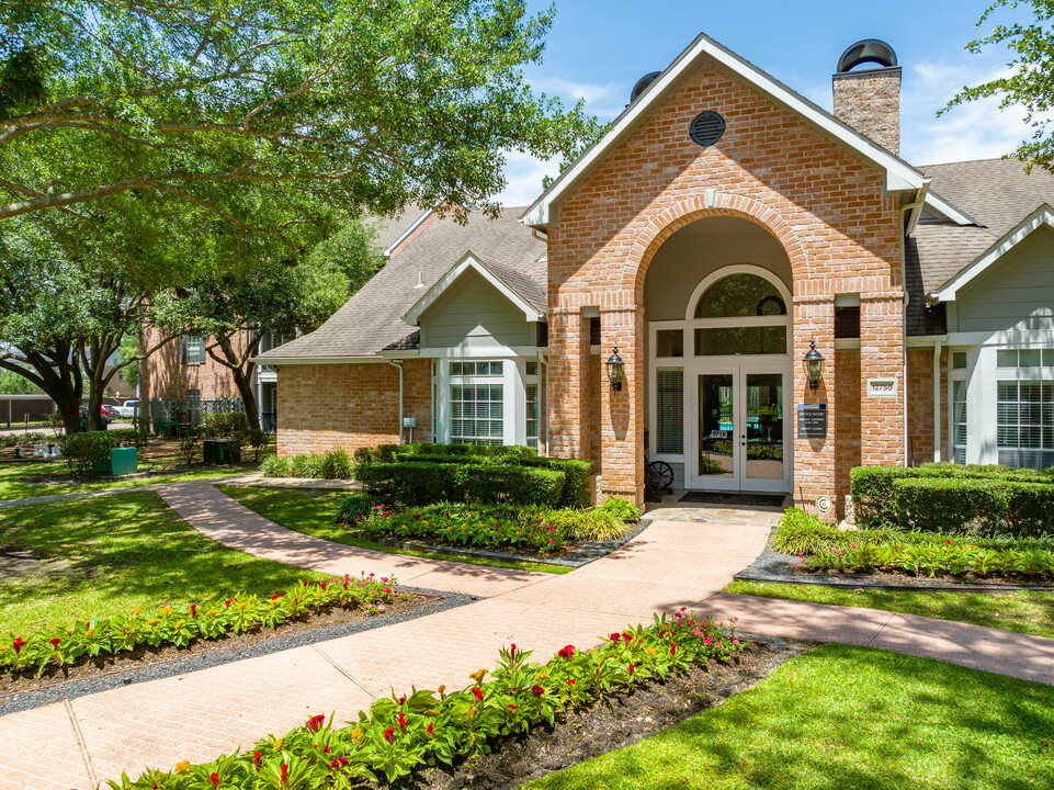 Lexington Apartments in Houston, TX - Building Photo