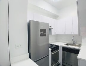 WEST 22 STREET, Unit 6X in New York, NY - Building Photo - Building Photo