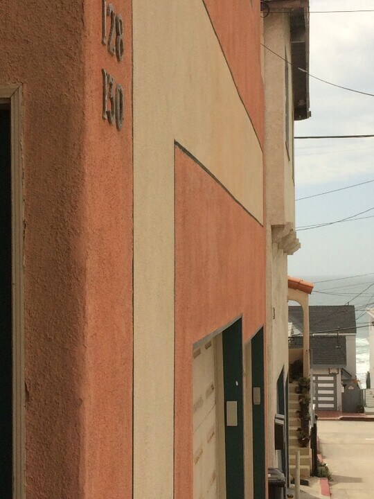 130 Gull St in Manhattan Beach, CA - Building Photo