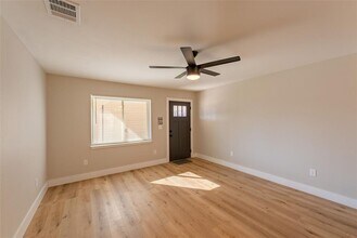 4306 Shallowbrook Trail in Austin, TX - Building Photo - Building Photo