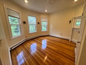 64 Fisher Ave, Unit 3 in Boston, MA - Foto de edificio - Building Photo