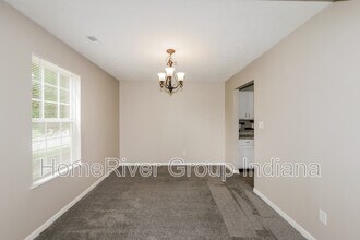 114 Presidential Ct in Greenfield, IN - Foto de edificio - Building Photo