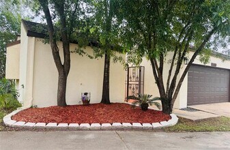 20313B Sunny Shores Dr in Humble, TX - Foto de edificio - Building Photo