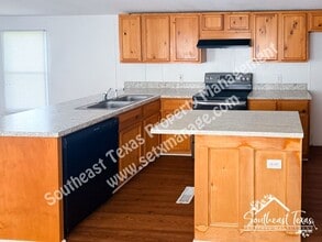 545 Oak St in Sour Lake, TX - Building Photo - Building Photo