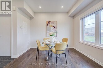 13 Eaton Park Ln in Toronto, ON - Building Photo - Building Photo