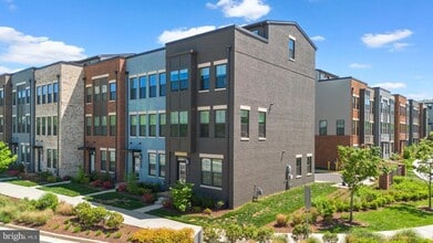 12998 Hattontown Square in Herndon, VA - Building Photo - Building Photo