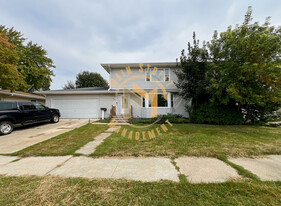 800 S Sawyer St, Unit A in Oshkosh, WI - Building Photo