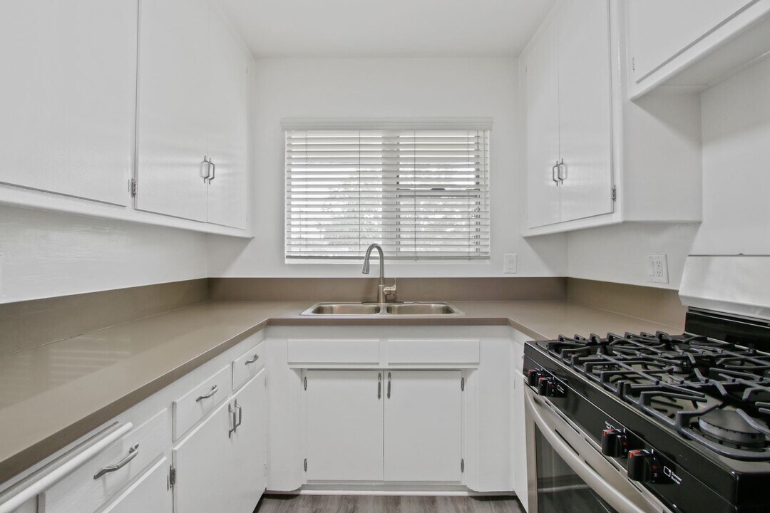 402 Montana Ave in Santa Monica, CA - Foto de edificio