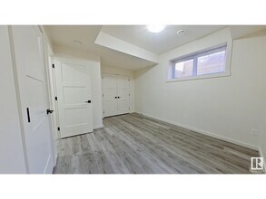 5715 Hawthorn Common SW in Edmonton, AB - Building Photo - Building Photo