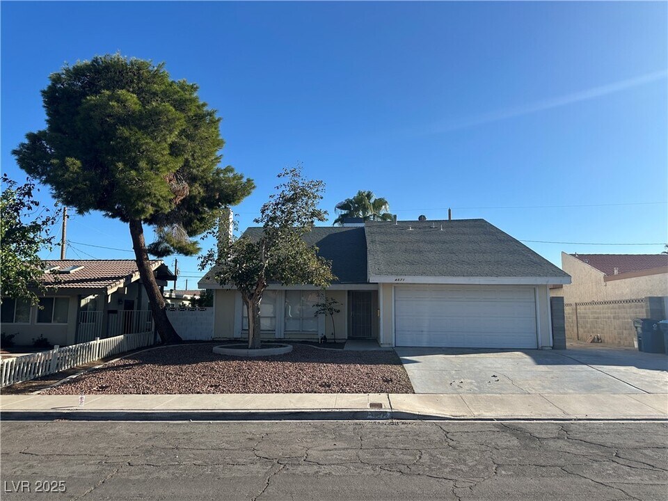 4571 Catherine Ln in Las Vegas, NV - Foto de edificio