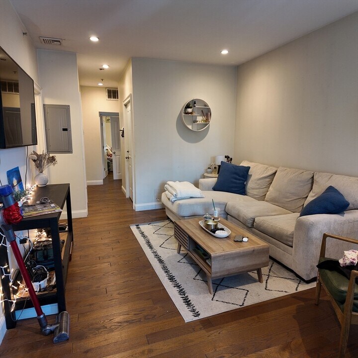7 Loring St in Boston, MA - Building Photo