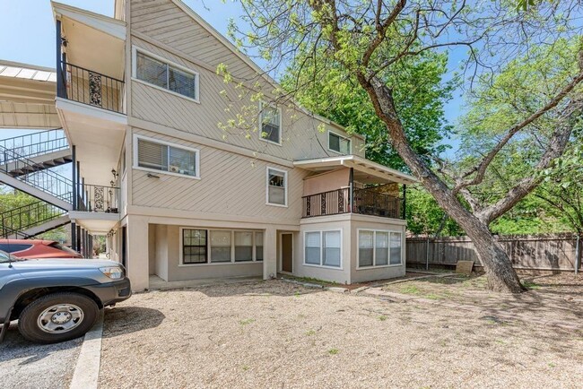 property at 1010 W 23rd St