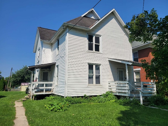 120 N Wiley St in Crestline, OH - Building Photo - Building Photo