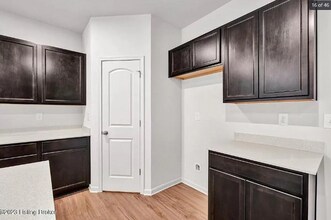 7006 Black Cherry Ct in La Grange, KY - Foto de edificio - Building Photo