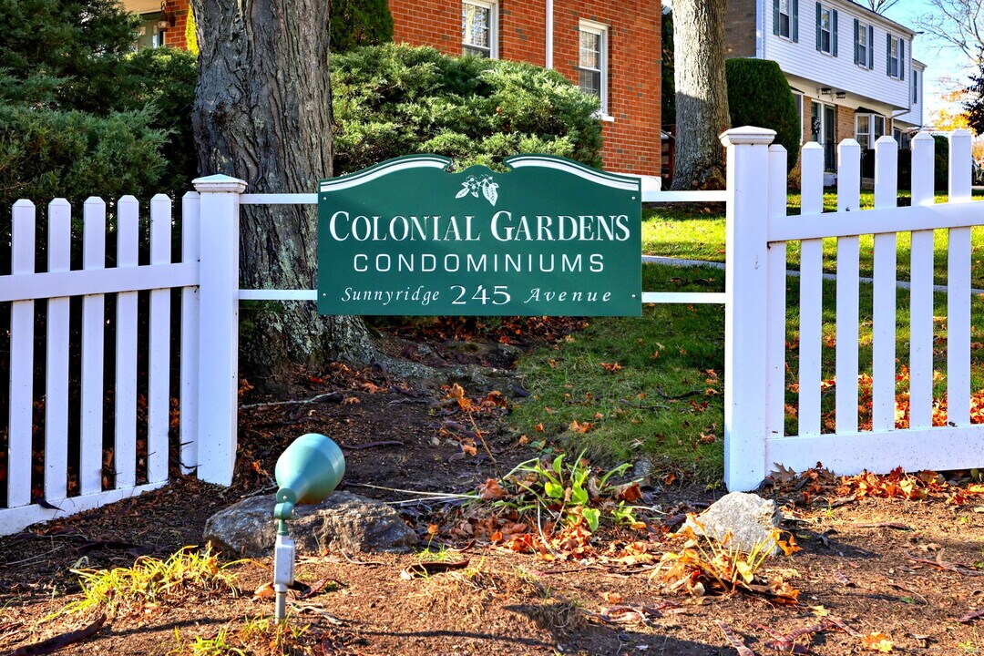 245 Sunnyridge Ave in Fairfield, CT - Building Photo