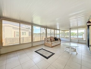 425 Baker Rd in Merritt Island, FL - Foto de edificio - Building Photo
