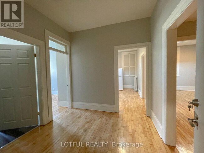 4 Russell St E in Smiths Falls, ON - Building Photo - Building Photo