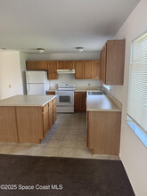 1241 Cambo Ct NE in Palm Bay, FL - Foto de edificio - Building Photo