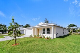 1831 SE Airoso Blvd in Port St. Lucie, FL - Foto de edificio - Building Photo