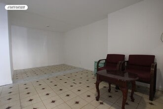32-20 30th St in Queens, NY - Foto de edificio - Building Photo