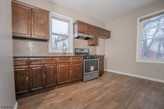 296 N Clinton St in East Orange, NJ - Building Photo - Building Photo