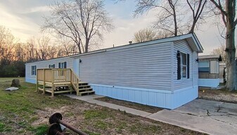 64 Deerwood Park in Centralia, IL - Building Photo