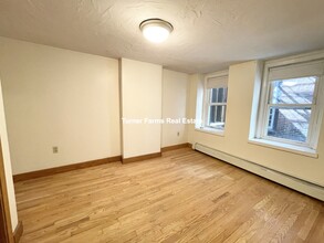 39 Charles St, Unit 2 in Boston, MA - Foto de edificio - Building Photo