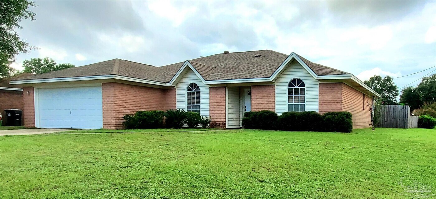 9000 Bluebay Ln in Pensacola, FL - Building Photo