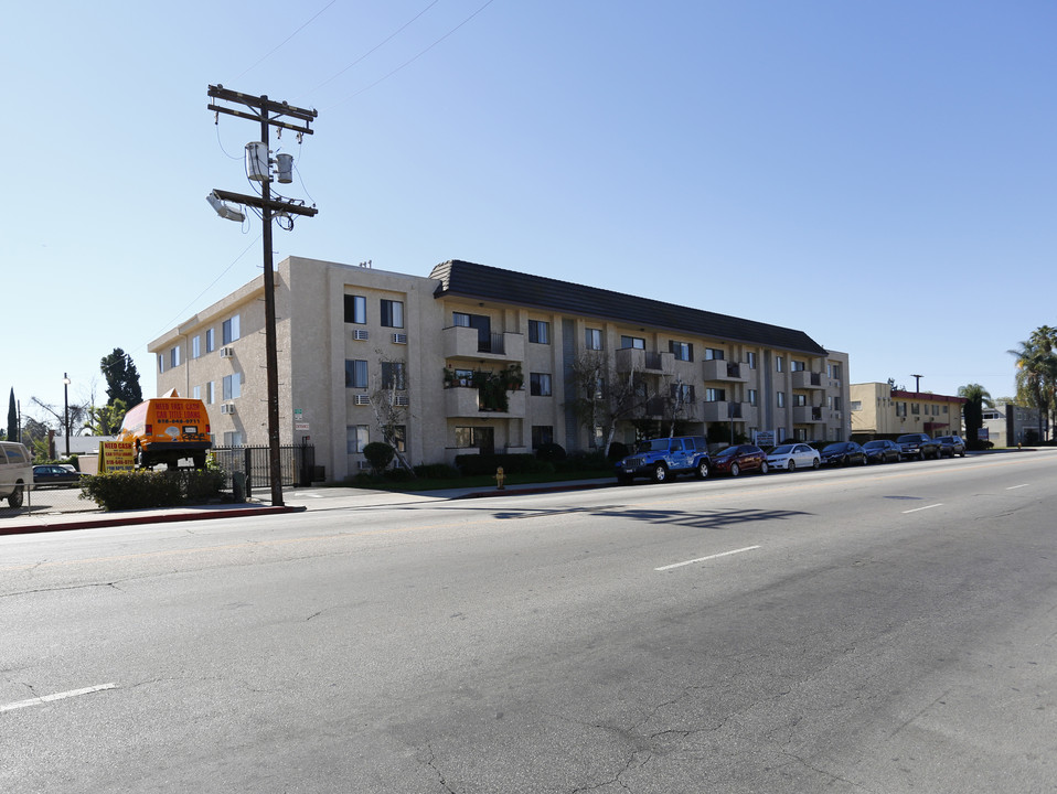 Vanowen Apartments in Van Nuys, CA - Building Photo