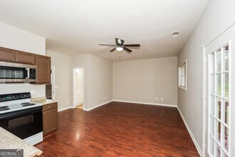 2175 Lake Royale Dr in Riverdale, GA - Building Photo - Building Photo
