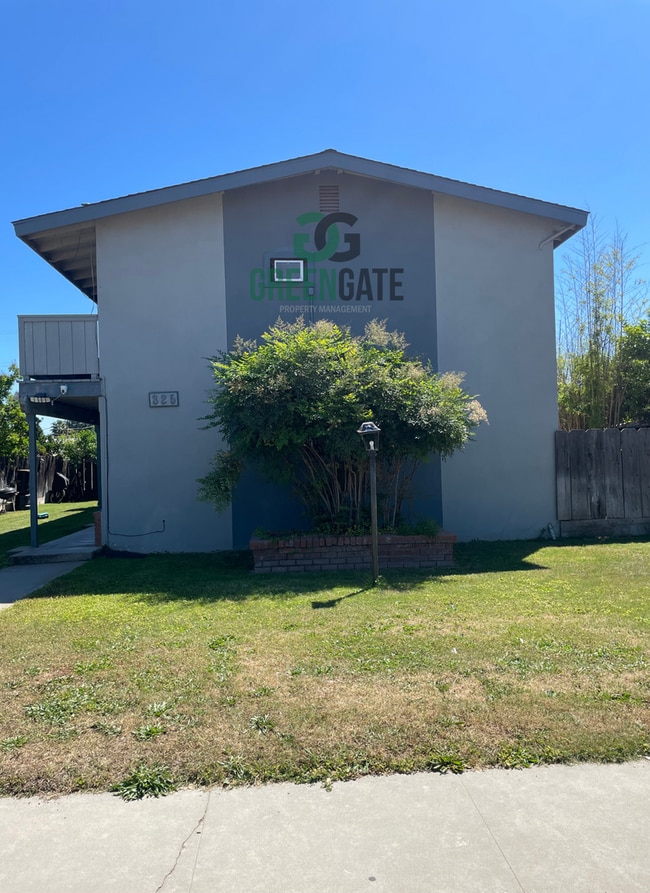 325 W H St in Oakdale, CA - Building Photo - Building Photo