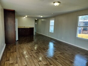 210 Jamback Rd in Anniston, AL - Foto de edificio - Building Photo