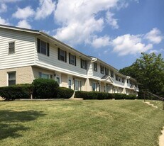 8142 W Howard Ave in Milwaukee, WI - Building Photo