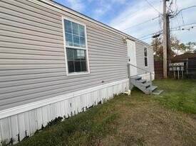 5600 New Tampa Hwy in Lakeland, FL - Building Photo