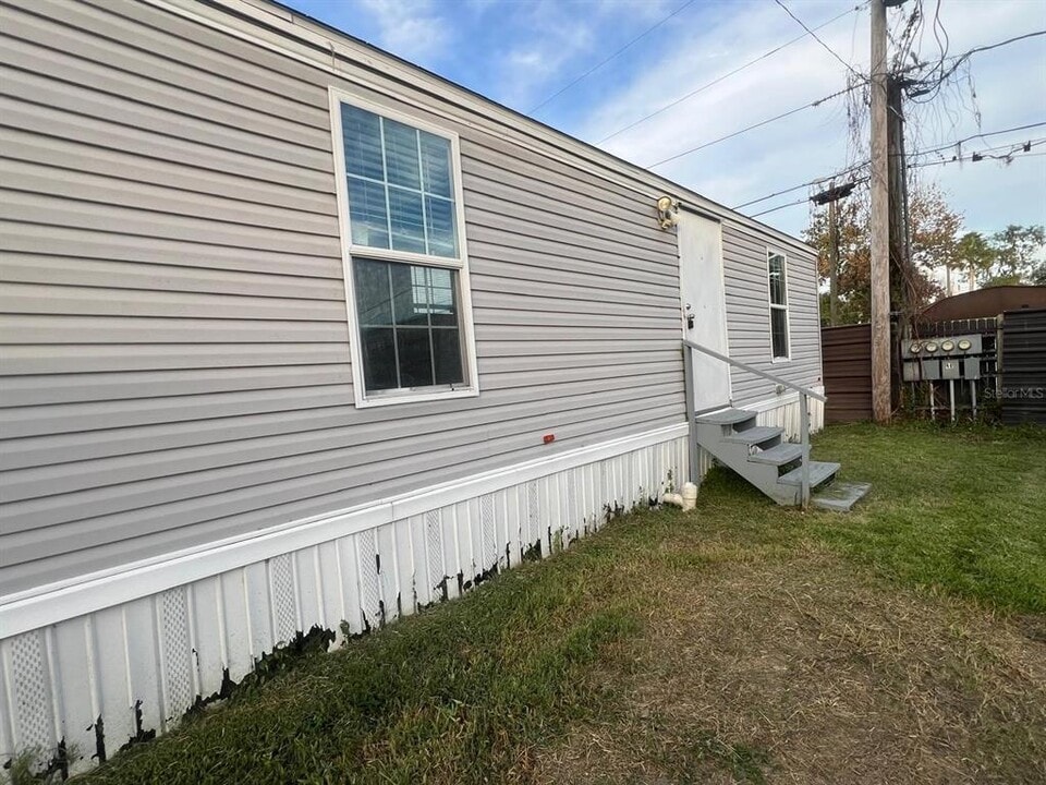 5600 New Tampa Hwy in Lakeland, FL - Building Photo