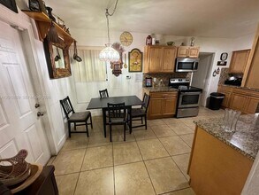 965 NE 146th St in North Miami, FL - Building Photo - Building Photo