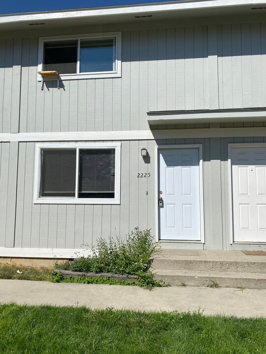 2209 S Salmon Ln-Unit -2225 S Salmon Lane in Boise, ID - Building Photo