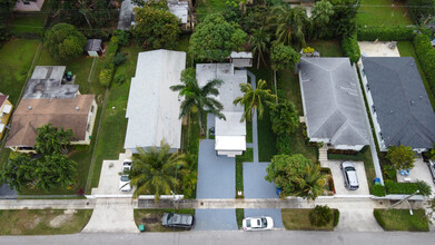 330 NW 82nd Ter in Miami, FL - Foto de edificio - Building Photo