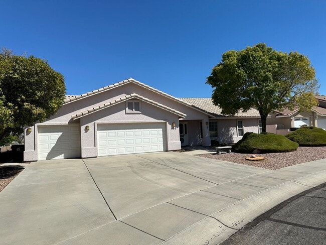 660 Country Club Dr in Kingman, AZ - Building Photo - Building Photo