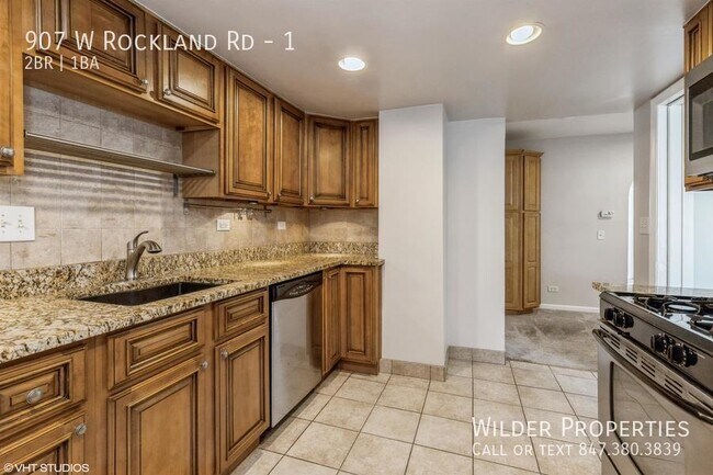 907 W Rockland Rd in Lake Bluff, IL - Building Photo - Building Photo