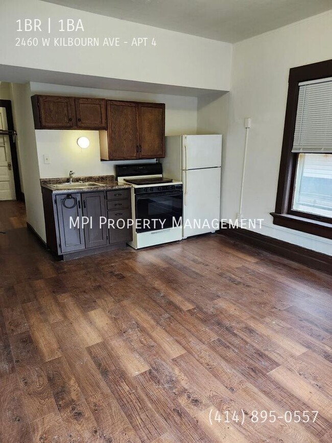 2460 W Kilbourn Ave-Unit -APT 4 in Milwaukee, WI - Building Photo - Building Photo