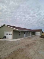 407 E Center St in West Mansfield, OH - Building Photo