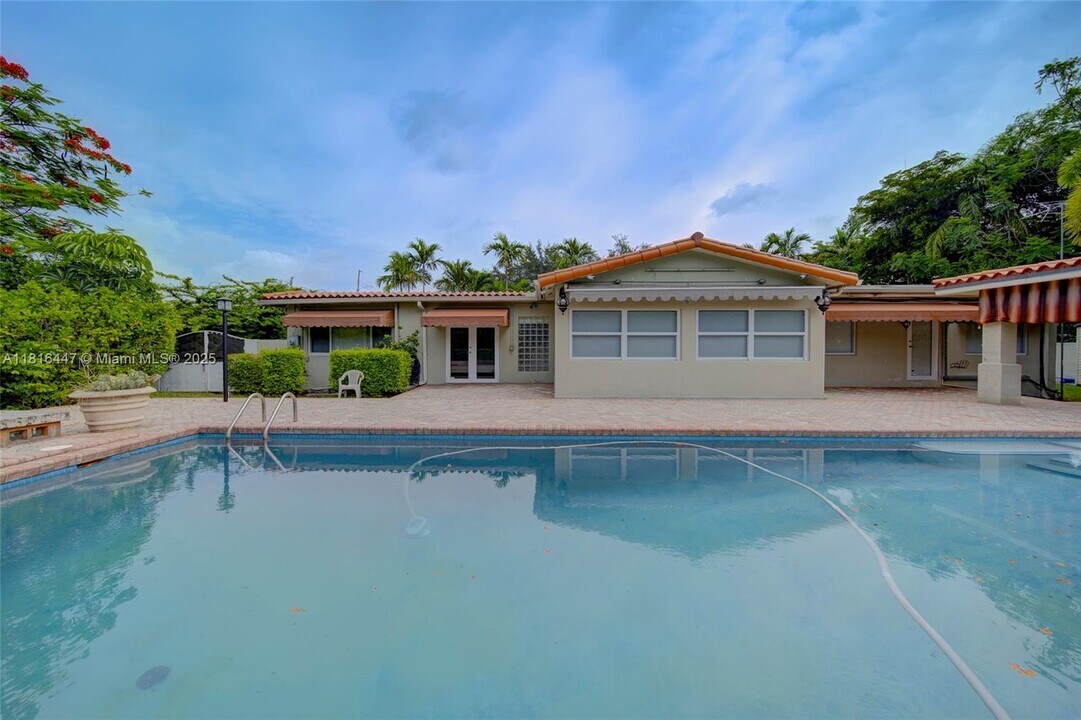 5780 SW 53rd Terrace in Miami, FL - Building Photo