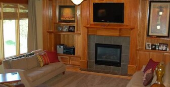 1613 S 50th Pl in West Des Moines, IA - Building Photo