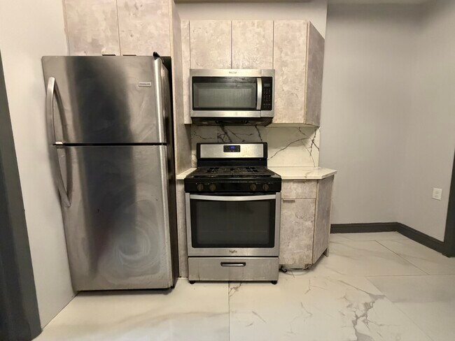 72 Clifton Pl, Unit 1L in Jersey City, NJ - Building Photo - Building Photo