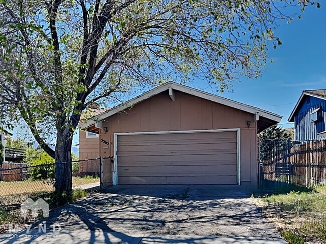 property at 3565 Buckhorn Way