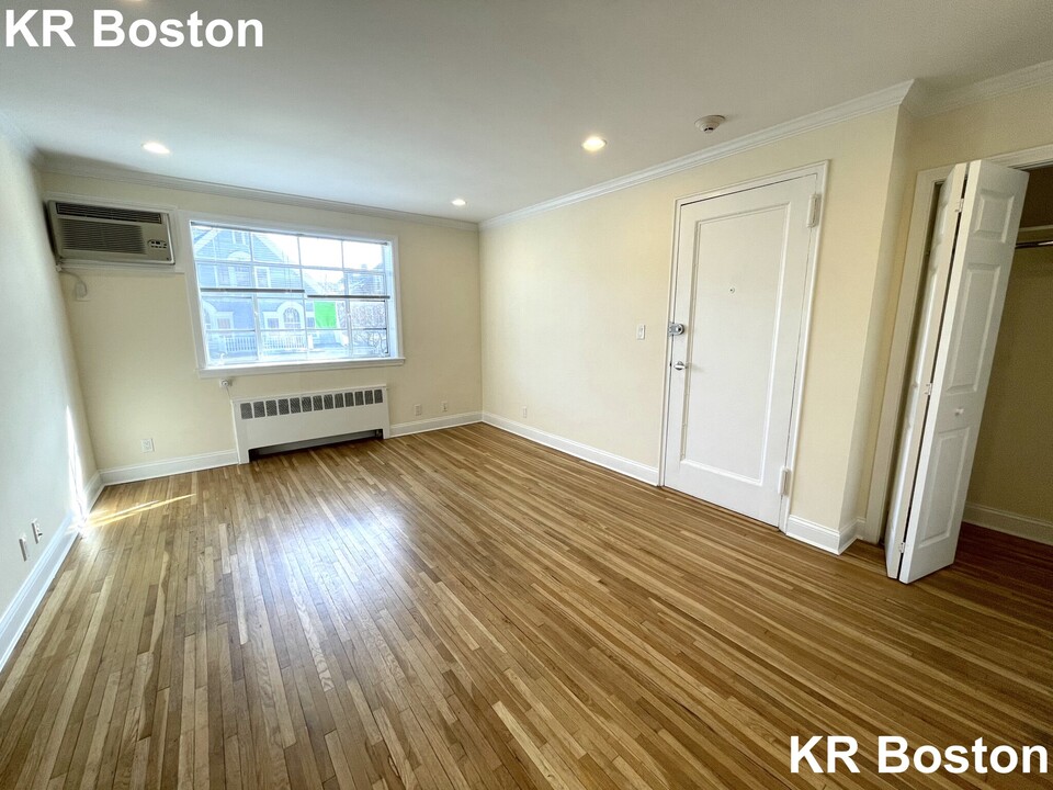 72 Saint Paul St in Brookline, MA - Building Photo