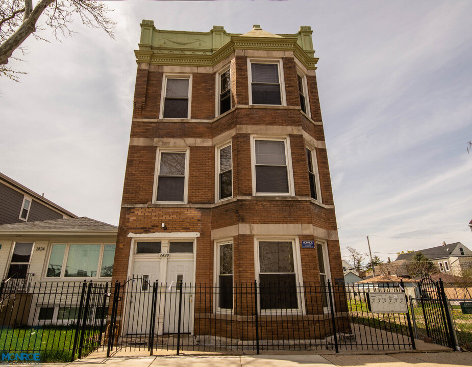 2828 N. Lawndale Ave. in Chicago, IL - Foto de edificio