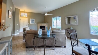 8985 S Durango Dr in Las Vegas, NV - Foto de edificio - Building Photo