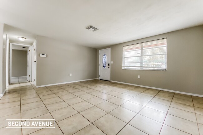 4847 Elmwood St in New Port Richey, FL - Foto de edificio - Building Photo